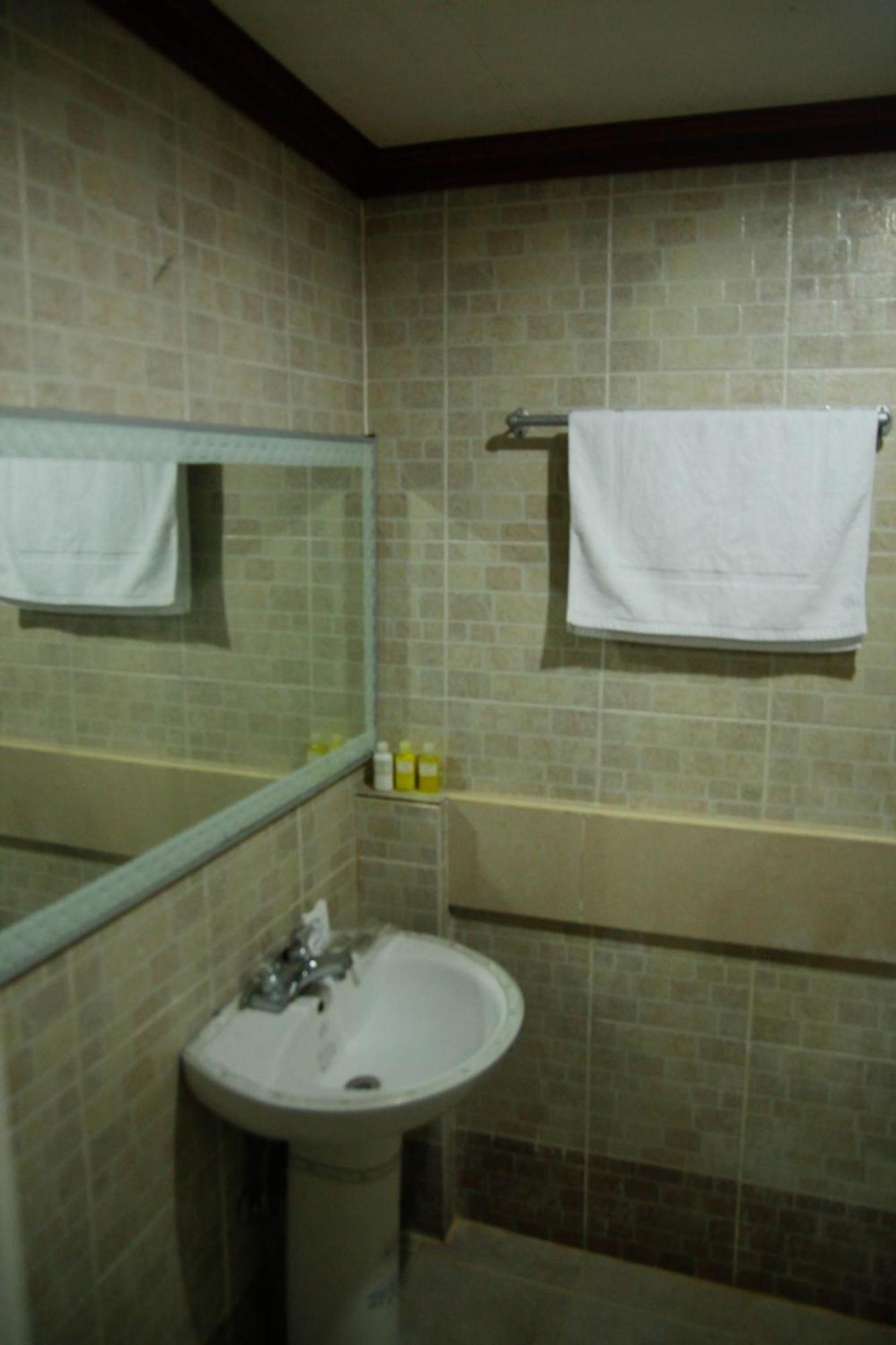 Villa Jhoana Resort Angono Номер фото